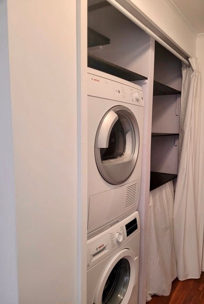 Building Photo - AVAILABLE for Rent : 3 Bedroom, 2 Bathroom...