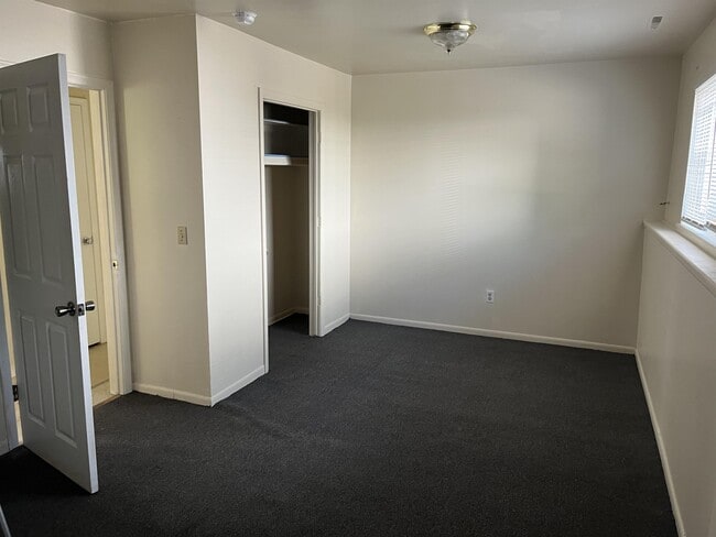 Building Photo - 624 Stoddard Ave