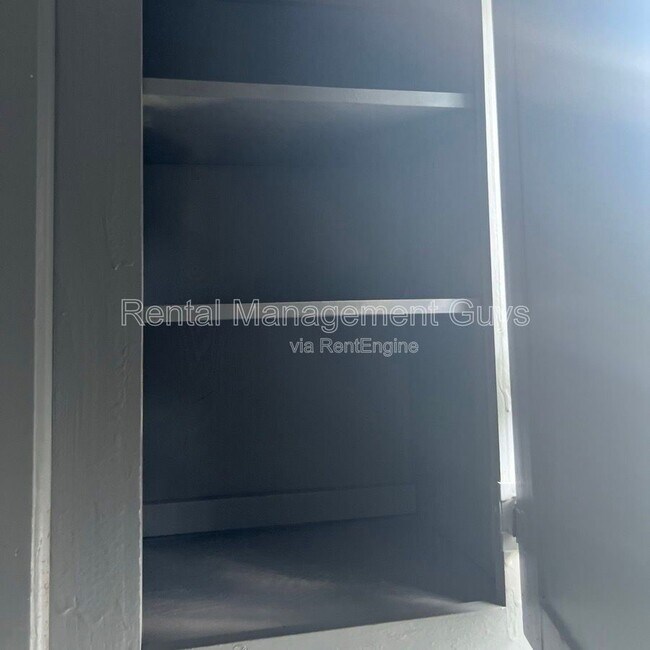 Building Photo - 2110 Fremont Ave N