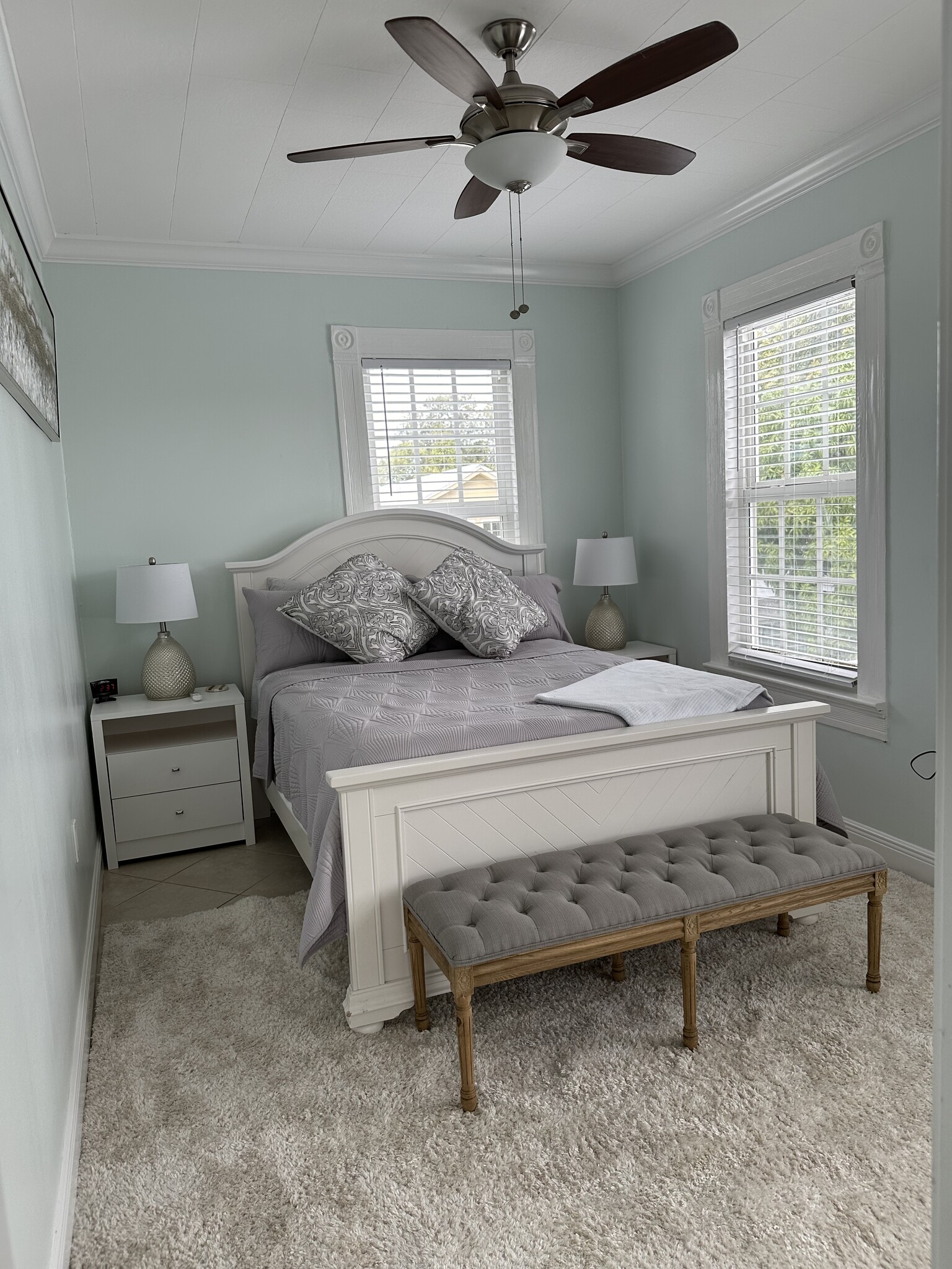 Queen Bedroom - 1301 United St