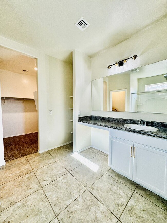 Building Photo - Single Story 3 bedroom 2 bath Magma Ranch