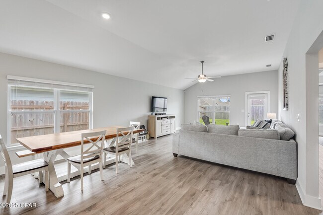 Building Photo - 230 Bayou Bend Ln