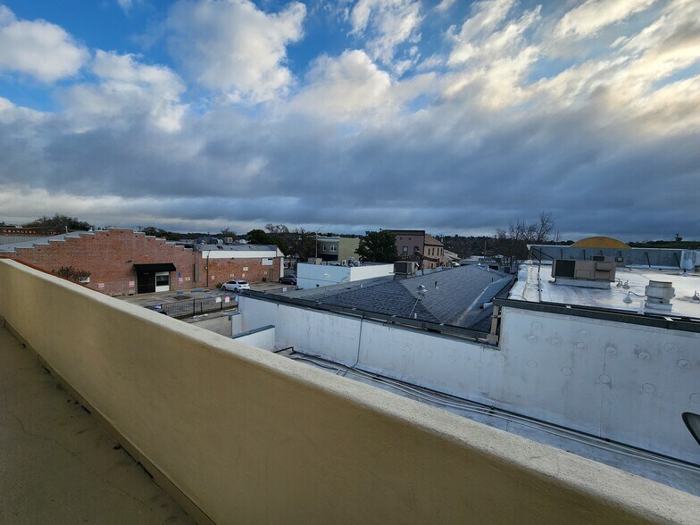 Building Photo - 835 12th St