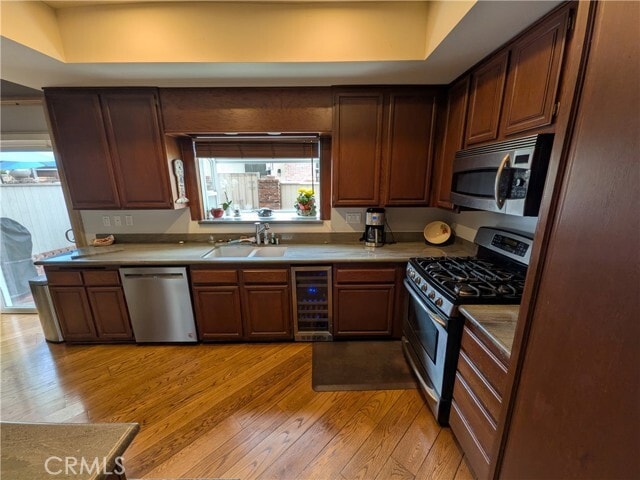 Building Photo - 1209 S Catalina Ave