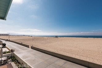 Building Photo - 530 The Strand