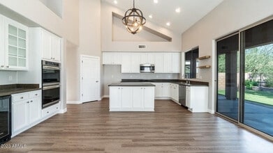 Building Photo - 3441 W Little Hopi Dr