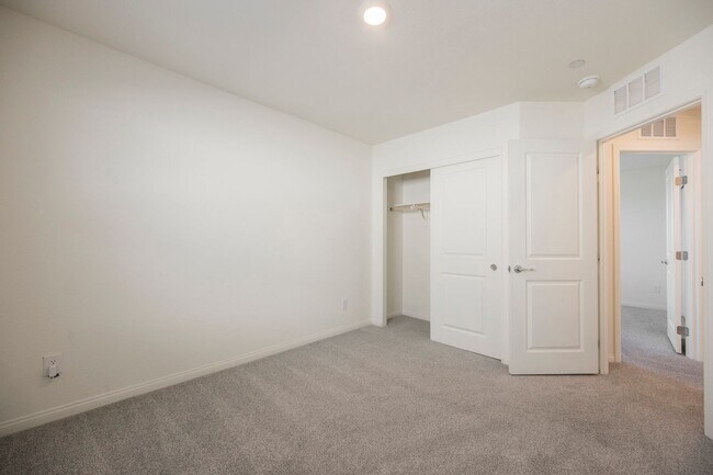 Building Photo - 402 Larksong Ave