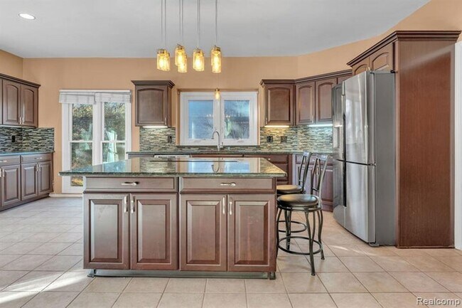 Building Photo - 6573 Poppleton Rd