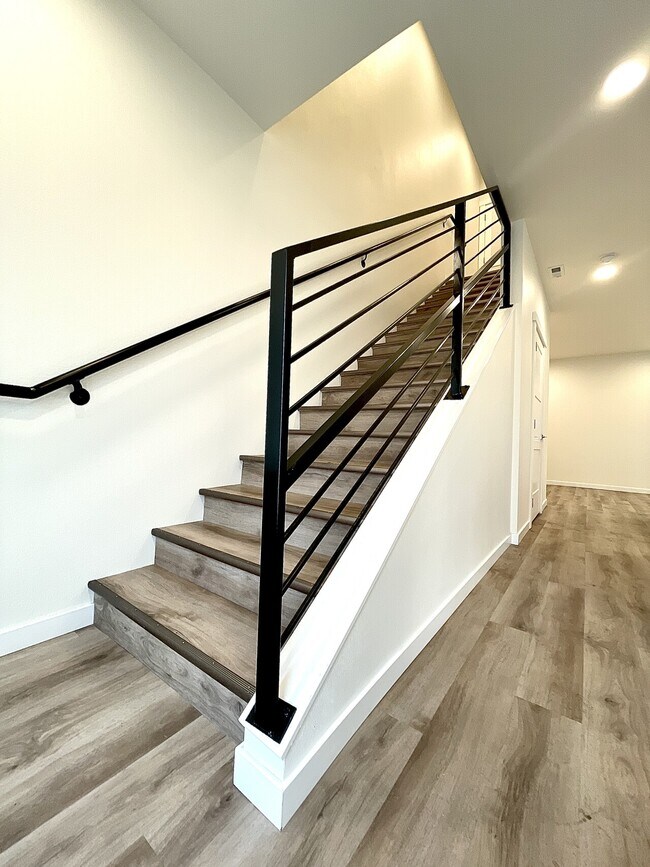 Building Photo - Townhomes on Hamilton