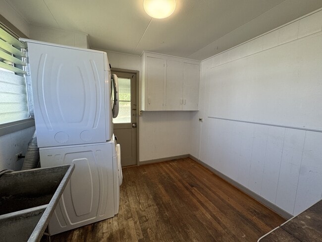 Building Photo - 1412 Kaminaka Dr