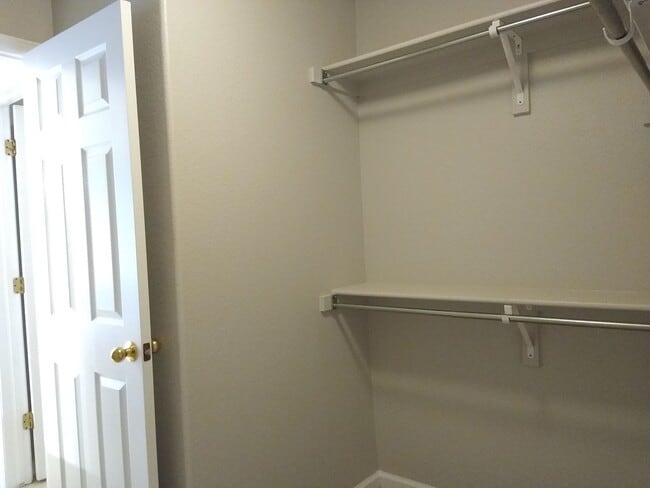 Building Photo - Fabulous Townhome Near Cherry Creek State ...