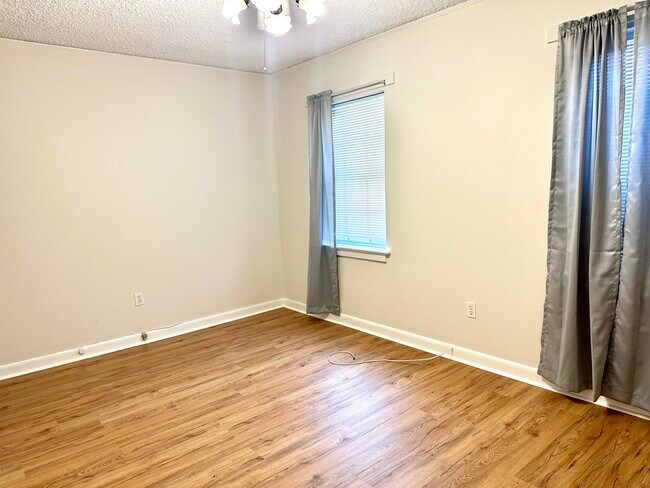 Building Photo - 2846 Walton Wy