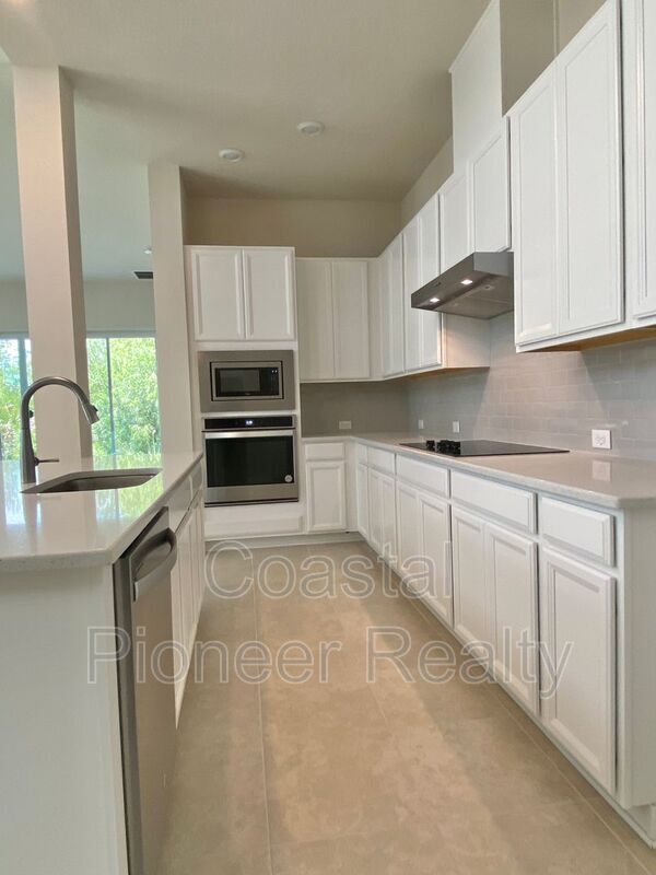 Building Photo - 28613 Cozy Creek Dr