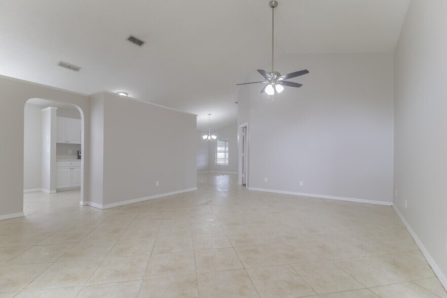 Building Photo - 1023 Kelly Creek Cir