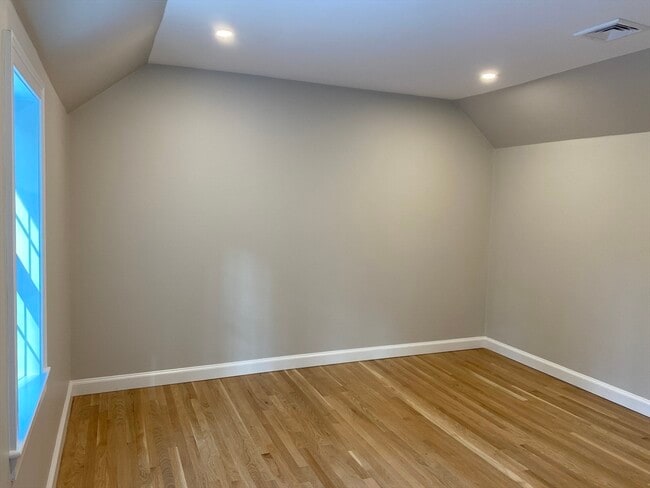 Building Photo - 16 Sears Rd