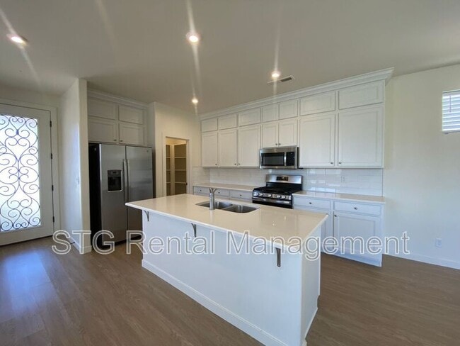 Building Photo - 767 W Scarlet Hill Dr