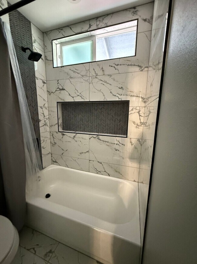 Building Photo - New modern studio with one bath