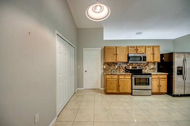 Building Photo - 2462 Nature Pointe Loop