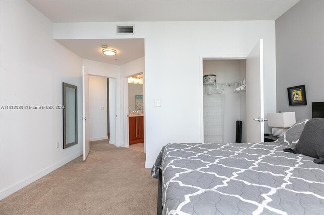 Building Photo - 1111 SW 1st Ave