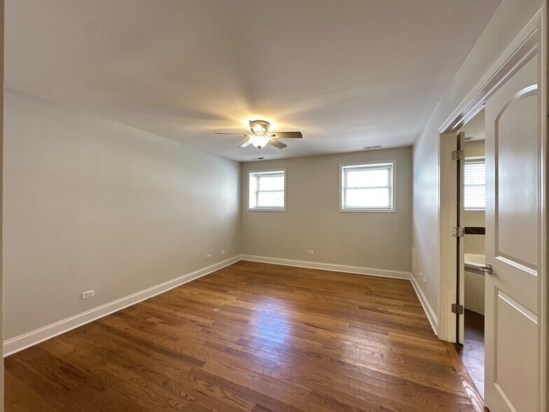 Building Photo - 1116 E 46th St