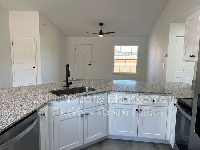 Building Photo - 30 Maple Ln