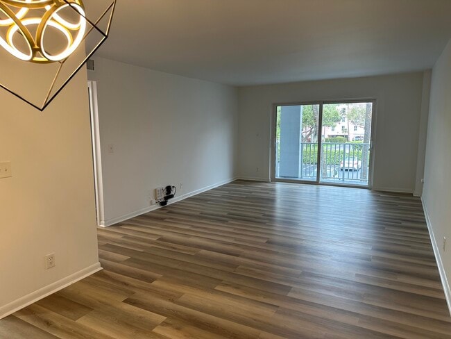 Building Photo - 950 Ponce De Leon Rd