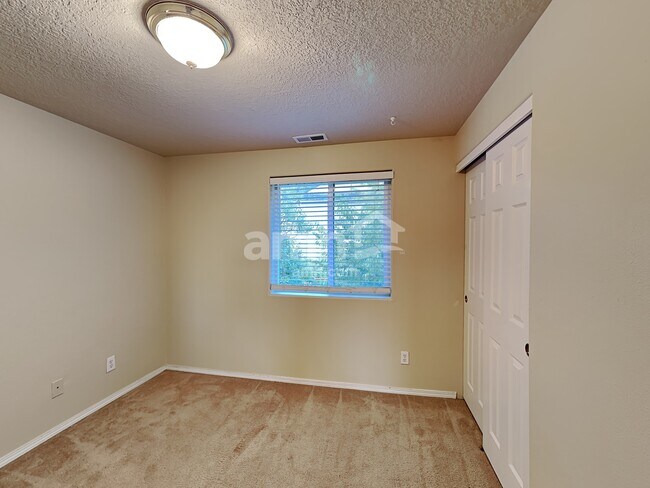 Building Photo - 34607 Rocky Ct