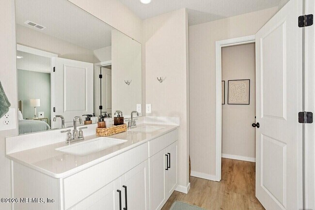 Building Photo - 3608 YORK Ln