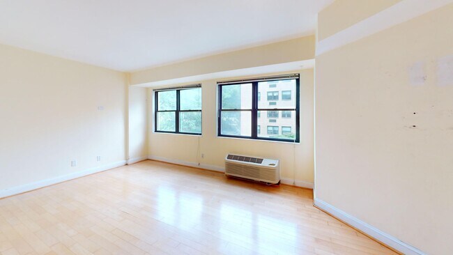 Building Photo - 1801 Clydesdale Pl NW