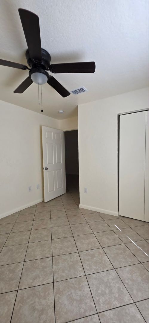 Building Photo - Spacious 2-bedroom, 1-bath apartment available now!