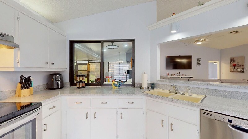 Building Photo - 8141 Golf Club Ct