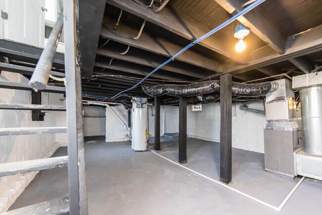 Building Photo - 482 E Jenkins Ave