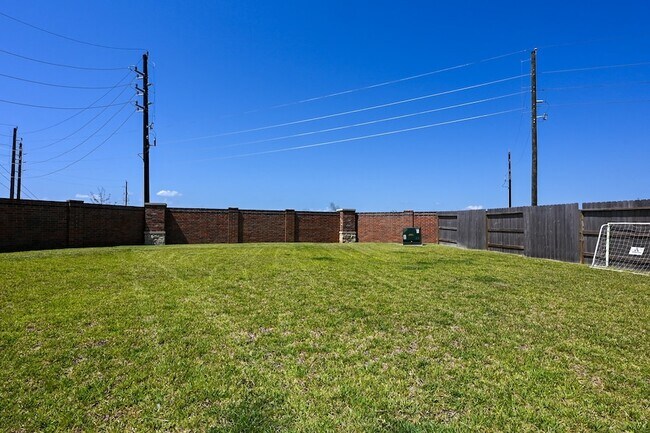 Building Photo - 3057 Pensacola Dr
