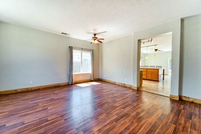 Building Photo - North Yuba City 3 bd 2 bath Home with solar