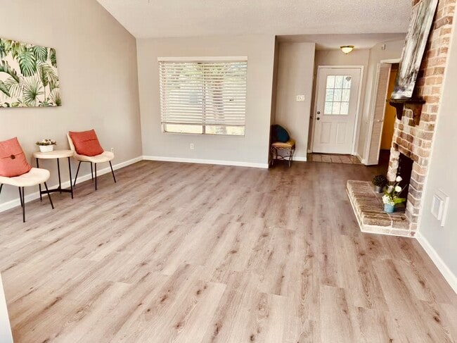 Building Photo - 2403 Chimneystone Cir