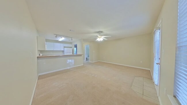 Building Photo - 976 Scenic Oak Ln