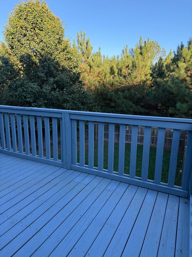 Building Photo - Happy New Year-$500.00 off of your January rent!