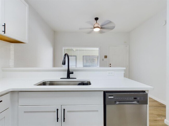 Building Photo - 2815 Rio Grande St