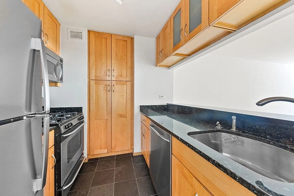 Building Photo - 3LN