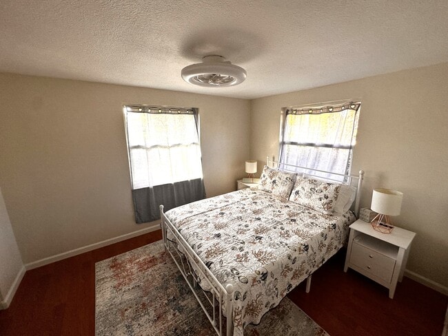 Building Photo - 1129 Riviera St