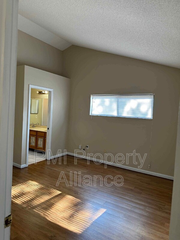 Building Photo - 1089 Covington St