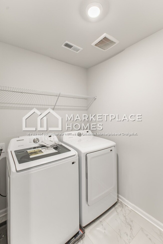 Building Photo - 212 Stockyard Cir