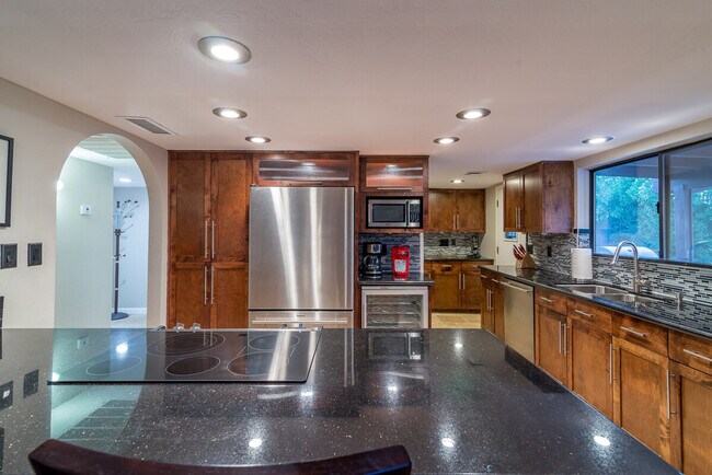 Building Photo - 6802 E Ludlow Dr