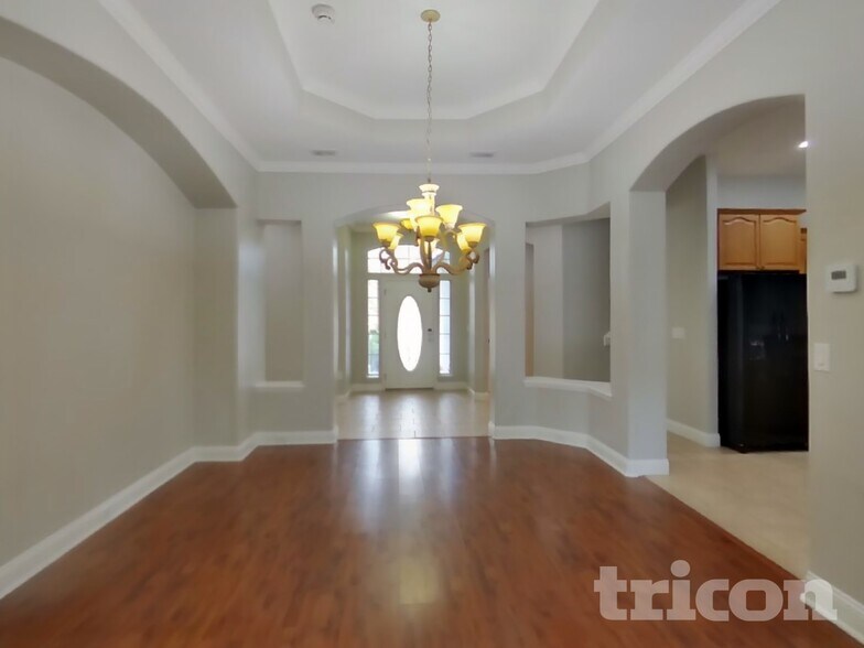 Building Photo - 821 Songbird Dr