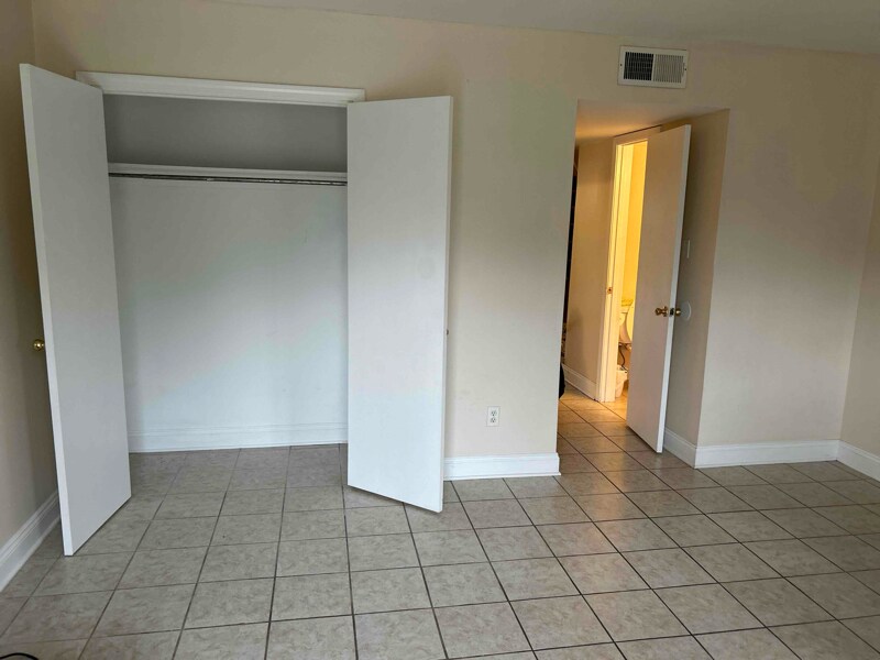 Building Photo - 3731 Bunker Hill Dr