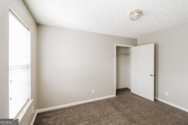 Building Photo - 3819 Bay Cove Tr SE