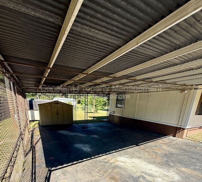 Building Photo - 491 Johnny Cut Rd