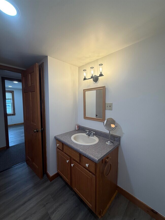 Building Photo - 211 Main St