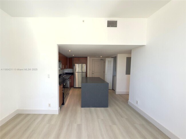Building Photo - 111 E Flagler St