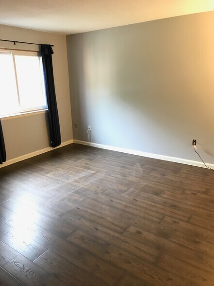 Spacious master - 150 Burritt St